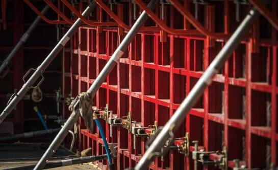 Systemowe szalunki: jakie innowacje wpływają na efektywność budowy?