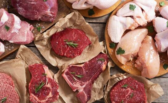 How does the quality of raw materials affect the taste of pork meat?