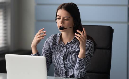 Tłumaczenia technicznych dokumentów dla przemysłu – dlaczego precyzja ma znaczenie?