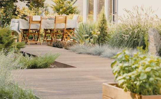 Ruska bania w ogrodzie jako centrum rodzinnego relaksu