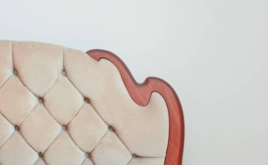 Dlaczego renowacja tapicerowanych mebli to inwestycja na lata?