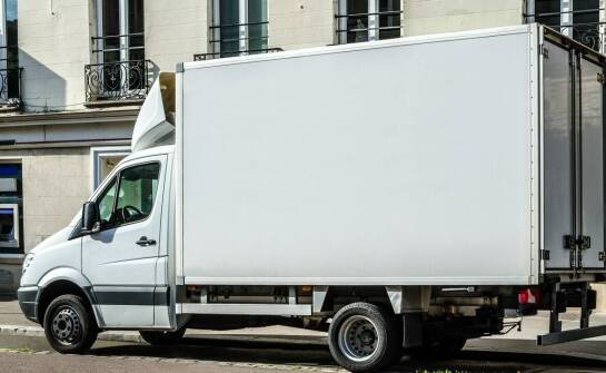 Kompleksowy transport mebli w Krakowie: gwarancja niskiej ceny