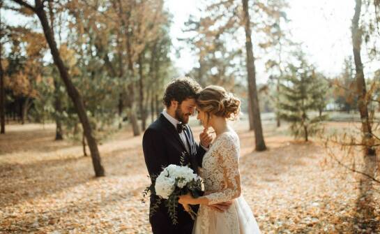 Ile kosztują usługi fotografa na ślub w 2026 roku?