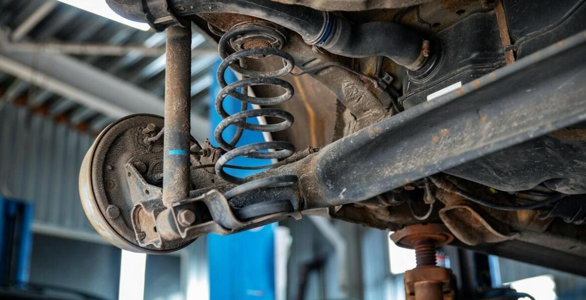 Zalety kratownicowych ram w zabudowach ciężarówek – co warto wiedzieć?