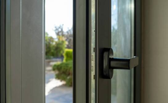 Jakie antywłamaniowe certyfikaty posiadają zewnętrzne drzwi firmy doors?