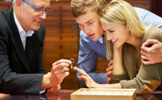 Jak profesjonalna obsługa wpływa na doświadczenia klientów w lombardzie?