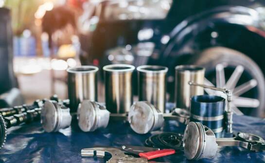 Jakie są wyzwania związane z regeneracją starszych typów wtryskiwaczy?