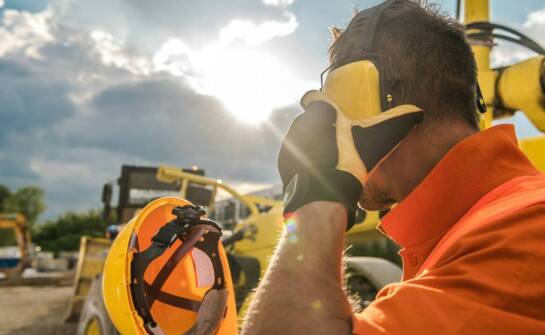 Jak ochronniki do słuchu zwiększają komfort pracy w hałaśliwych warunkach?