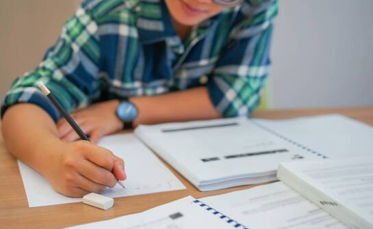 Jak korzystanie z przykładowych pytań do prawa jazdy zwiększa pewność siebie przed egzaminem?