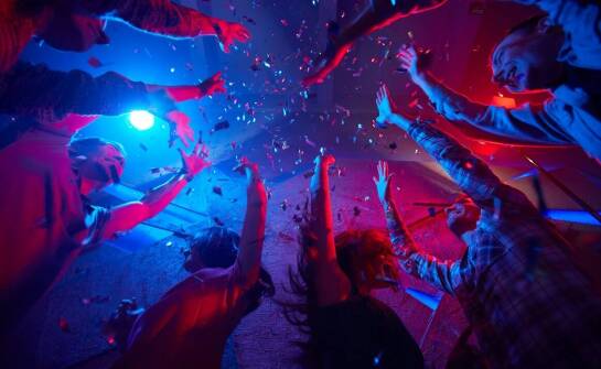 Jak magiczne lustra zmieniają doświadczenia uczestników na imprezach?