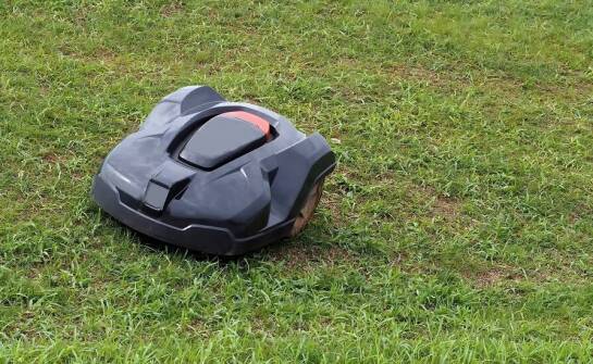 Przewaga akumulatorowo zasilanych robotów koszących w pielęgnacji trawnika
