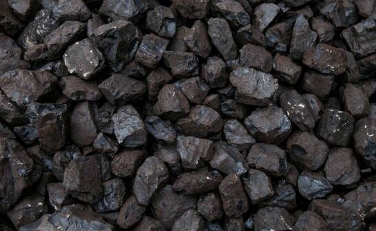 Dostawa węgla: jak wpływa na komfort użytkowania?