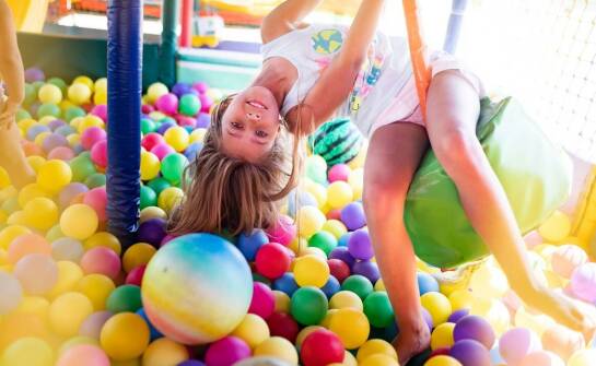 Jak gniazdo bocianie może urozmaicić plac zabaw w ogrodzie?