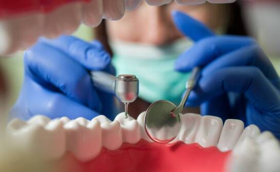 Współczesne metody korekcji zgryzu a planowanie stomatologicznych implantów