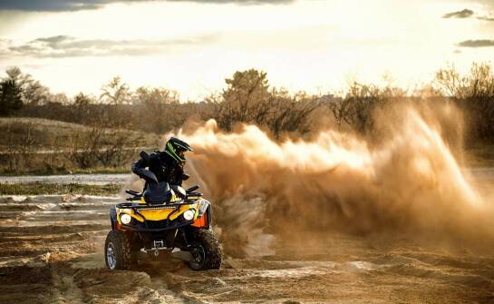 Quady 4x4 za 6000 – jak wpływają na rozwijanie umiejętności kierowcy?