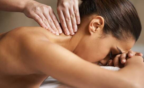 Masaż peelingujący – jakich efektów możesz oczekiwać po zabiegu?