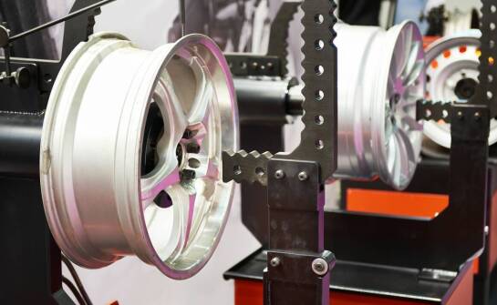 Dlaczego warto inwestować w wyważanie opon po każdej wymianie sezonowej?