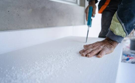 Proces tworzenia styropianowych rzeźb na potrzeby kulturalnych aranżacji