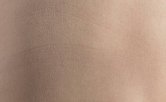 Proces regeneracji skóry po zabiegach z użyciem urządzenia PLEXR