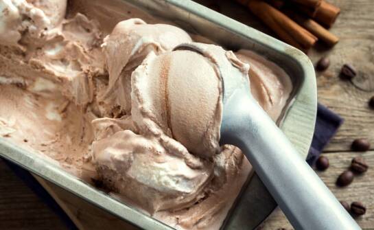 Maszyna do amerykańskich lodów jako inwestycja w rozwój lodziarni i kawiarni