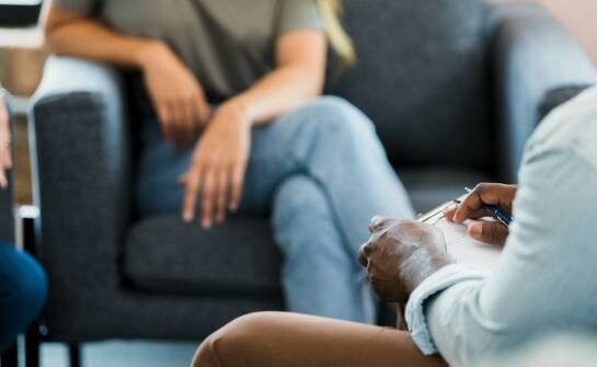 Jak indywidualne plany leczenia pomagają w walce z uzależnieniami?