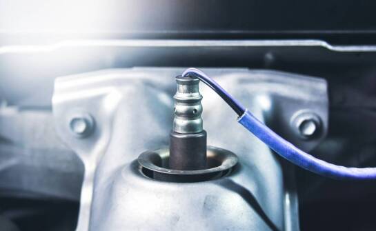 Jak katalizatory wpływają na jakość spalin przy emisji?