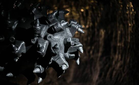 Jakie korzyści przynoszą nowe technologie w geologicznych odwiertach?