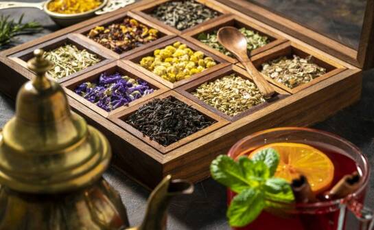 Zastosowanie miodów w herbacianych mieszankach - wzbogacenie smaku i aromatu