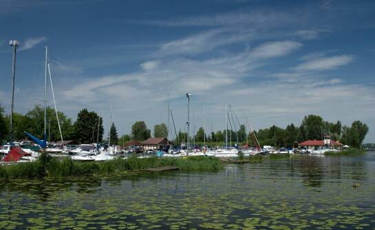 Wypożyczalnia jachtów: Wskazówki dotyczące unikania niebezpiecznych warunków pogodowych
