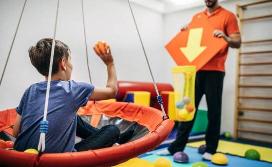 Jak indywidualne terapeutyczne podejście pomaga dzieciom zmagającym się z ADHD?