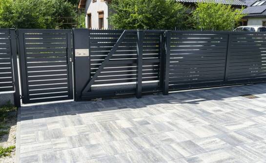 Jakie są nowe trendy w projektowaniu dwustronnych zamknięć do furtki?