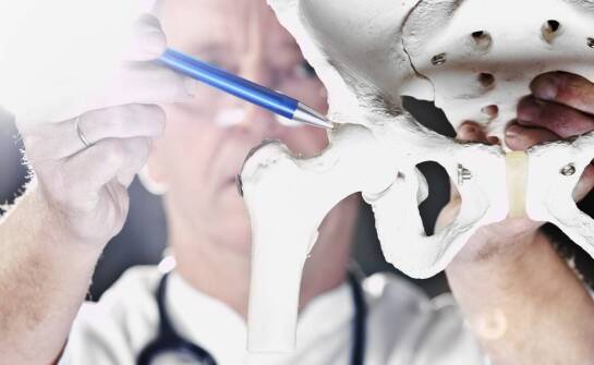 W jaki sposób tomografia pomaga w diagnozie przewlekłych bóli stawów?