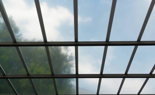 Trapezowy lity poliwęglan a jego rola w architekturze przyjaznej dla środowiska