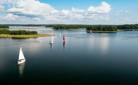 Jak kurs motorowodnego sternika wspiera rozwój kariery w śródlądowej żegludze?