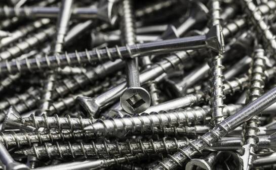 Innowacyjne zastosowania montażowych śrub w przemyśle