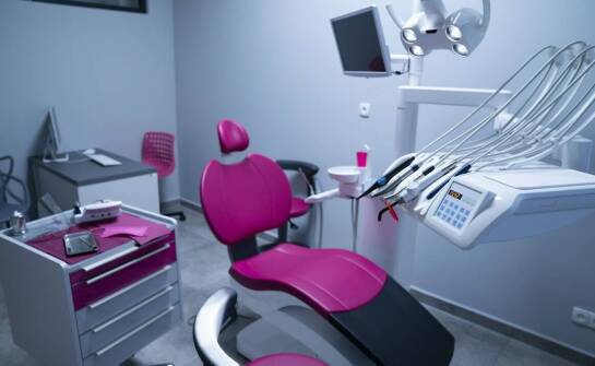 Dentystyczne lampy w kontekście ergonomii pracy stomatologa