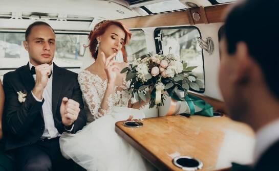 Wynajem osobowych busów na śluby i wesela – co warto uwzględnić?