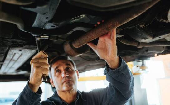 Wymiana katalizatorów: kluczowe aspekty i korzyści dla samochodu