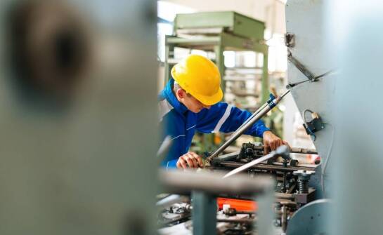 Demontaż pras: Kluczowe kroki do bezpiecznego przenoszenia maszyn