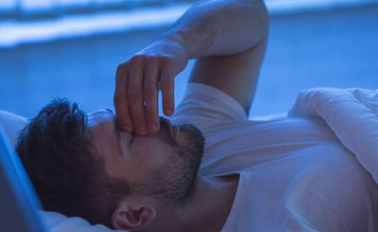 Jakie psychiczne czynniki mogą wpływać na występowanie zaburzeń erekcji?