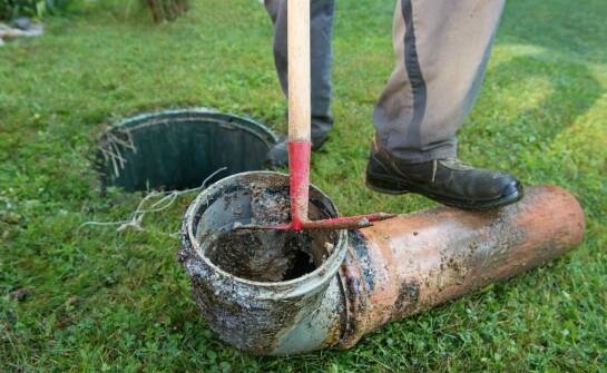 Dlaczego szybka reakcja na problemy ze szambem jest kluczowa?