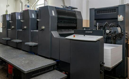 Szybki druk i oprawa prac dyplomowych – co oferuje drukarnia w Katowicach?