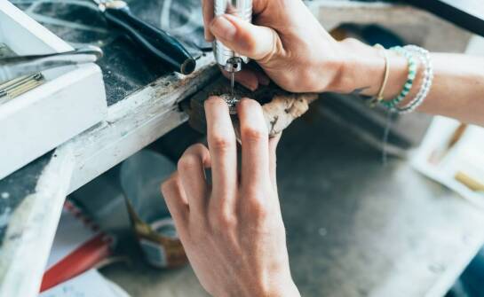 Przewodnik po zastosowaniach markera Toma w konserwacji pomników do nagrobków