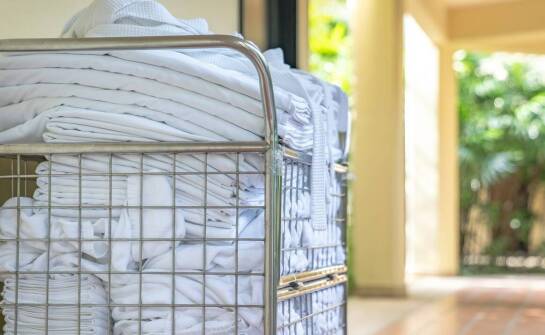 Najlepsze papiery do wycierania rąk dla restauracji – na co zwrócić uwagę?