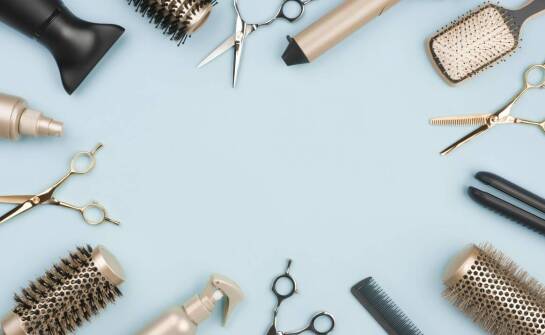 Jakie są kluczowe aspekty wyboru fryzjerskich akcesoriów dla początkujących stylistów?