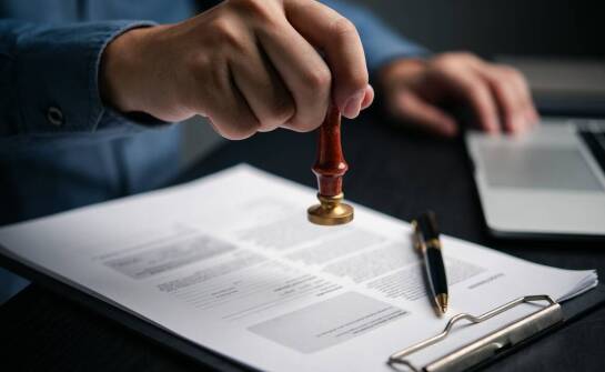 Procedura poświadczania daty pozostawania przy życiu osoby przez rejenta