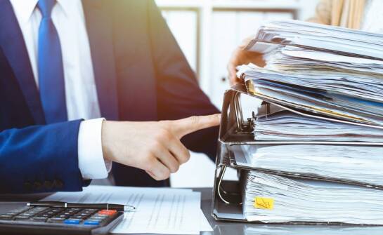 Jak biura podatkowe wspierają przedsiębiorstwa w zakresie prowadzenia osobowych akt?