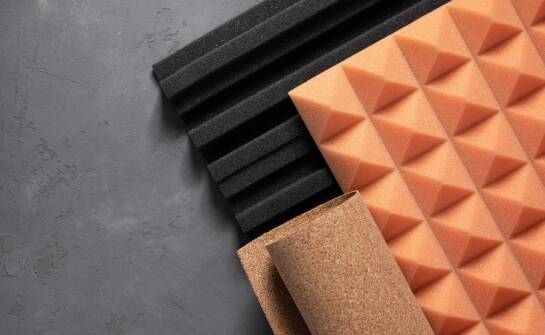 Jak gumowe płyty wpływają na trwałość konstrukcji budowlanych?