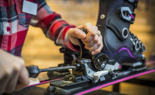 Bootfitting jako element przygotowań do zawodów narciarskich.