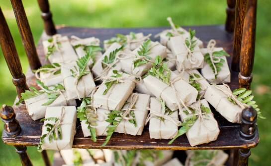 Sztuka personalizacji – jak sprawić, by niepowtarzalne były upominki?